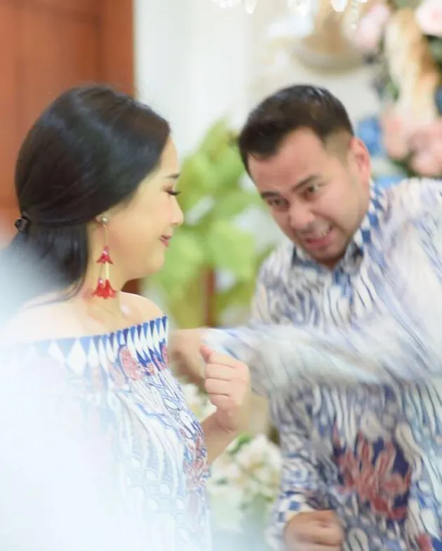 FOTO: Kembaran Outfit, Nagita Slavina & Raffi Ahmad Tampil ...