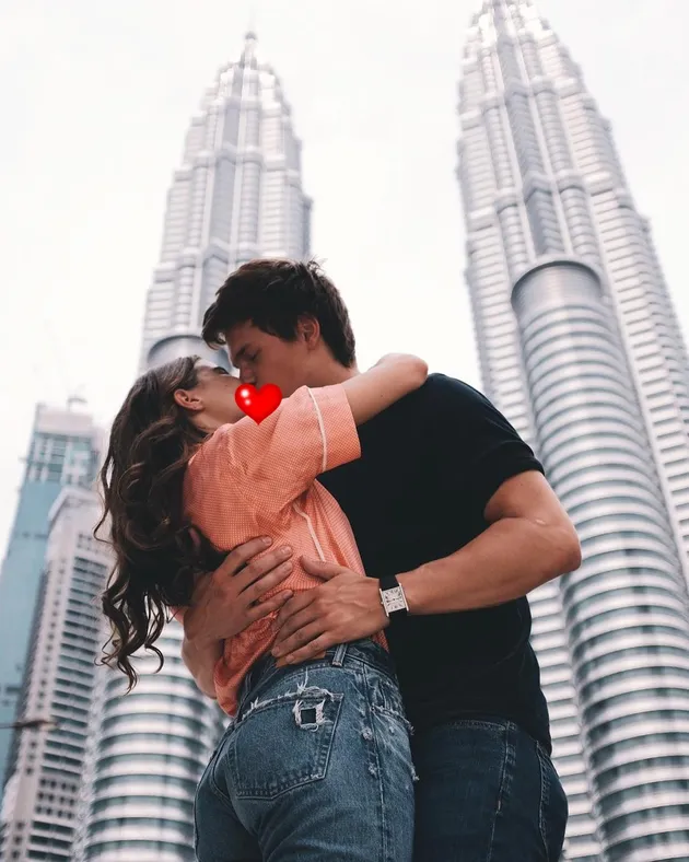 Ansel Elgort &amp; Violetta Komyshan