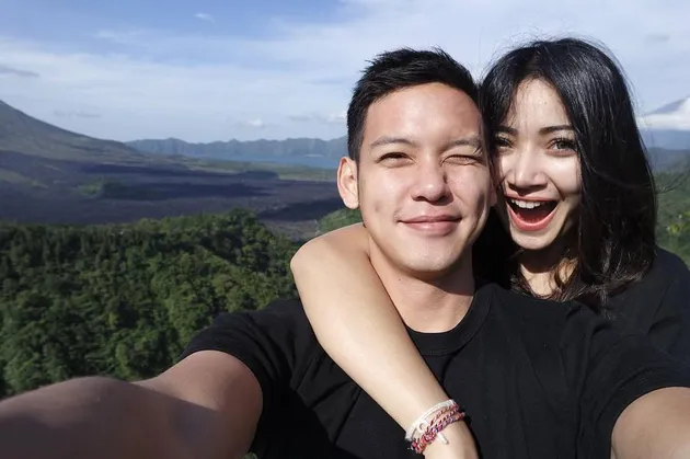 Kemesraan Ferly Putra &amp; Pacar