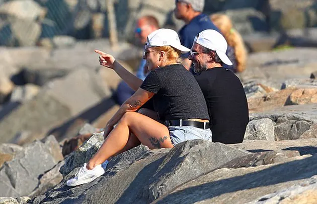 Lady Gaga &amp; Pacar Barunya