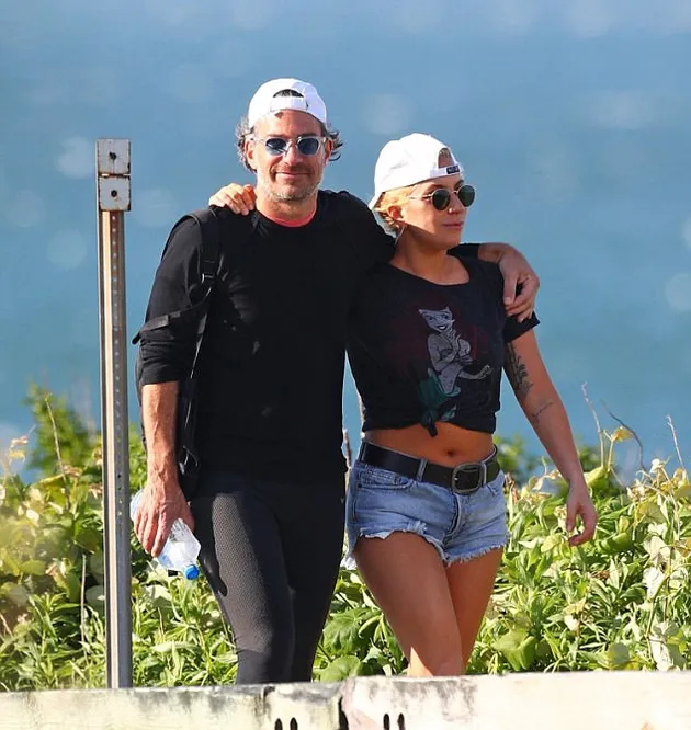 Lady Gaga &amp; Pacar Barunya