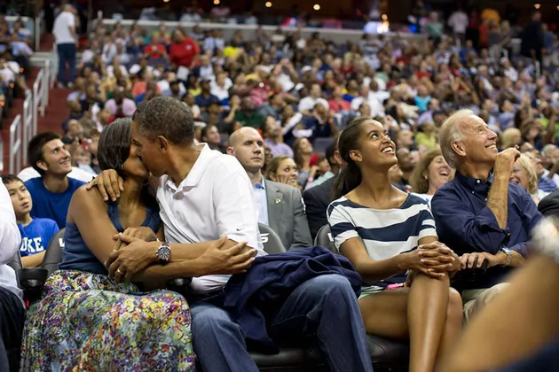 foto mesra Obama-Michelle