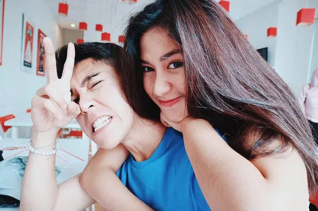 Ochi Rosdiana &amp; Krisjiana baharudin