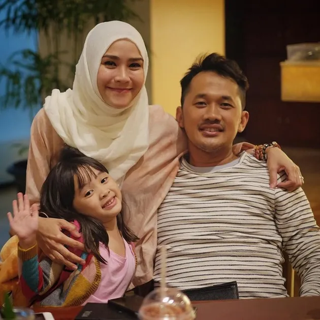 Zaskia Adya Mecca - Hanung Bramantyo