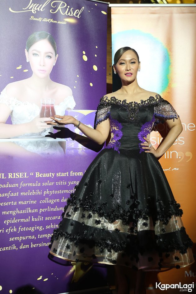 FOTO: Kenakan Dress Hitam, Inul Daratista Tampil Cantik Elegan