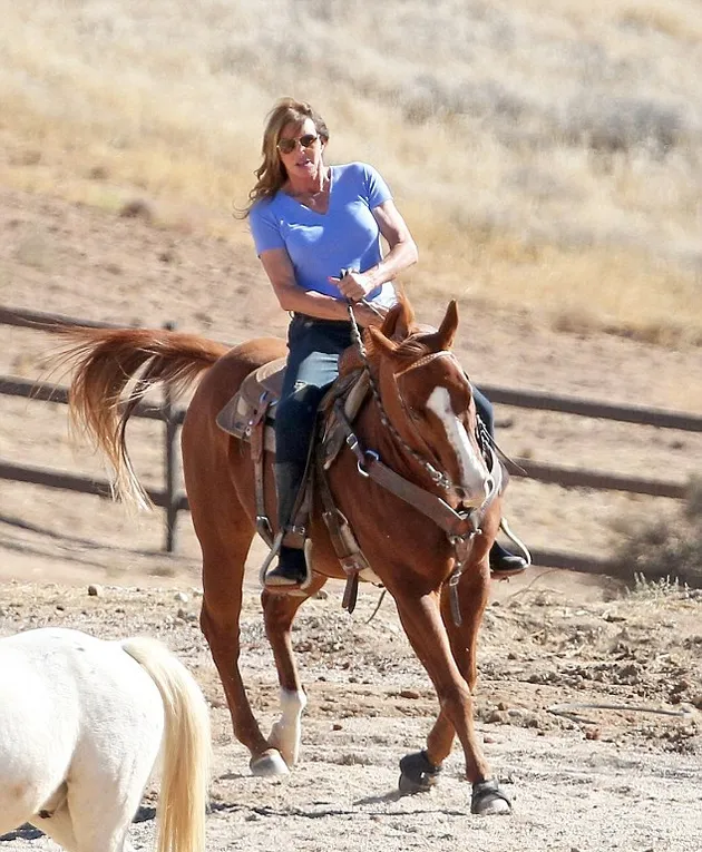Kendall &amp; Caitlyn Naik Kuda