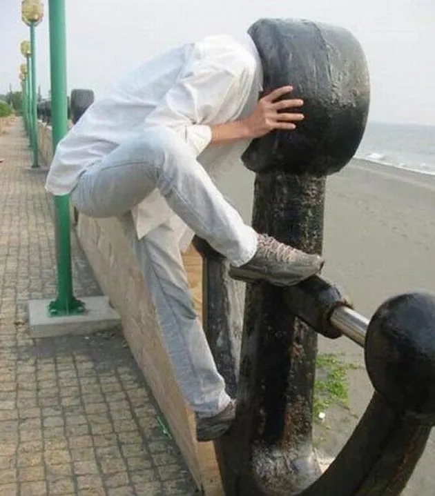 kepala nyangkut bikin malu