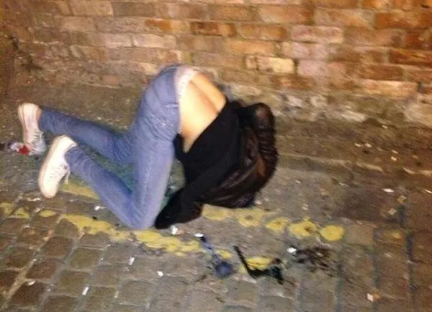 kepala nyangkut bikin malu