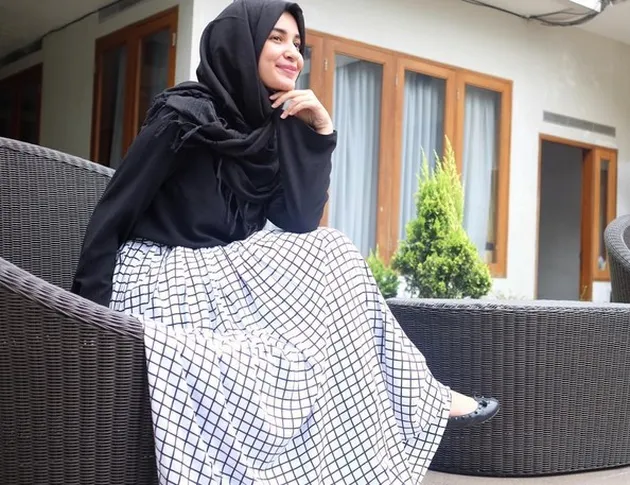 fashion hijab, berita shireen sungkar, teuku wisnu - shireen sungkar, artis berhijab, fashion hijab