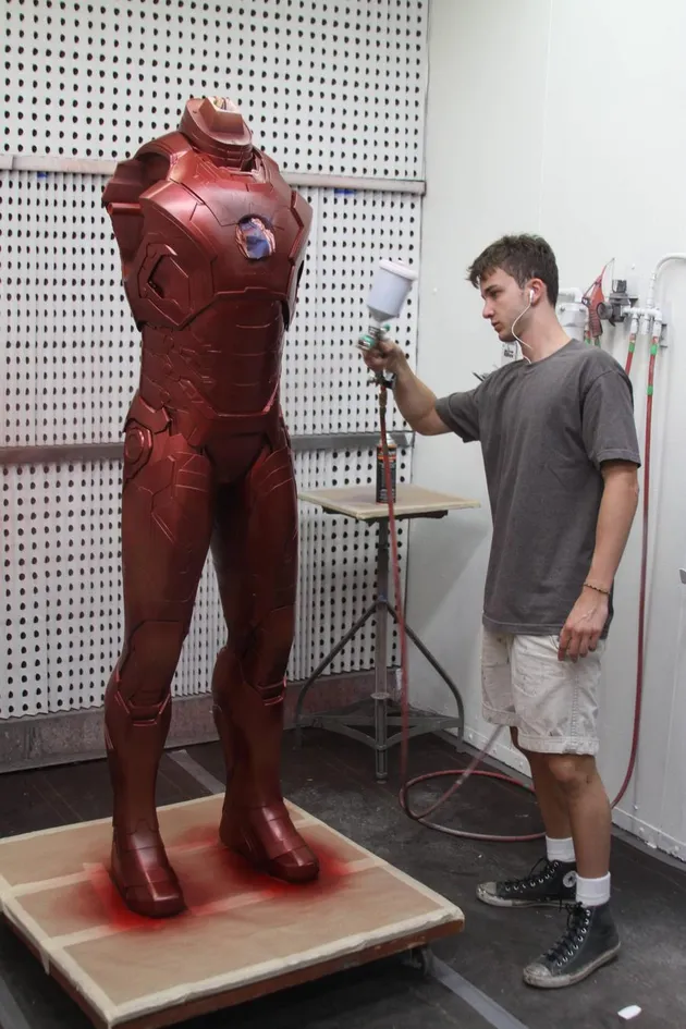 iron man, berita iron man, foto iron man, superhero iron man, kostum iron man