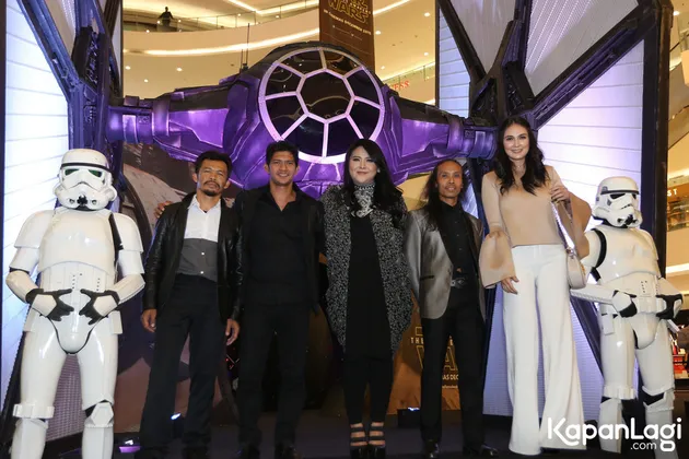 STAR WARS: THE FORCE AWAKENS