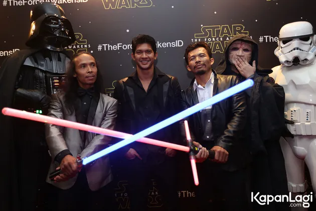 STAR WARS: THE FORCE AWAKENS