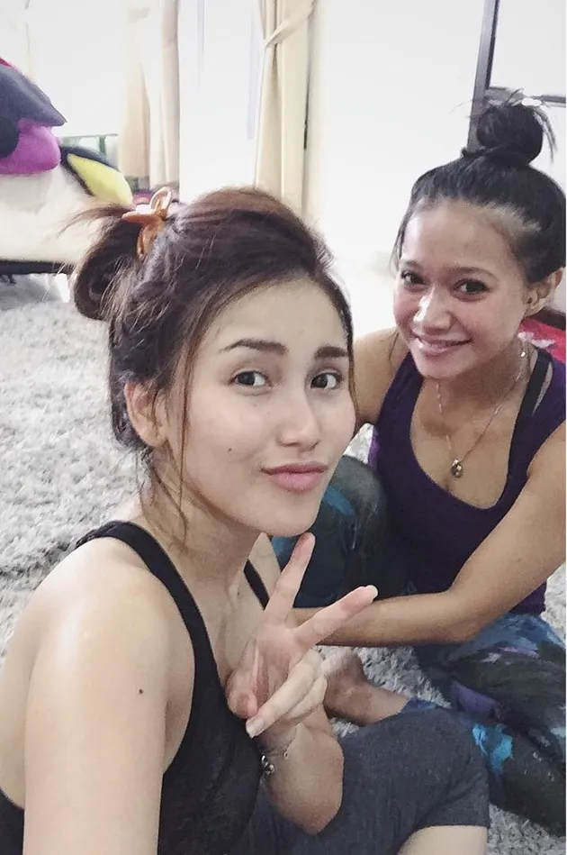Keseharian Ayu Ting Ting di Rumah