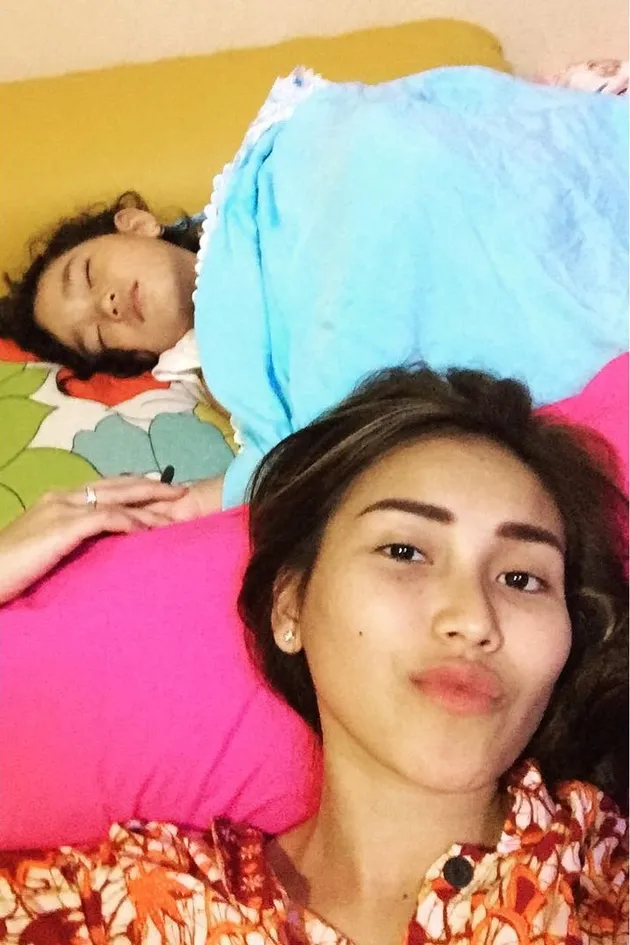 Keseharian Ayu Ting Ting di Rumah