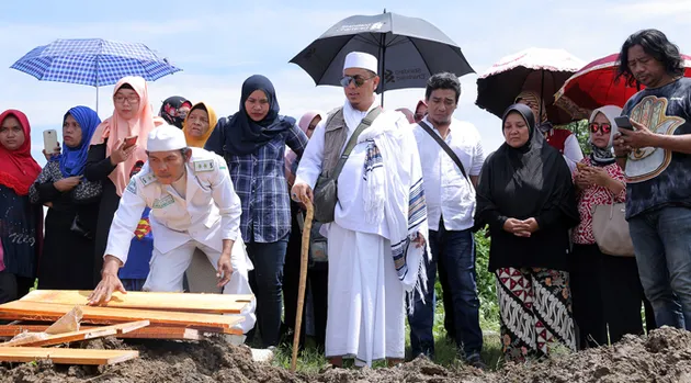 Pemakaman Istri Opick