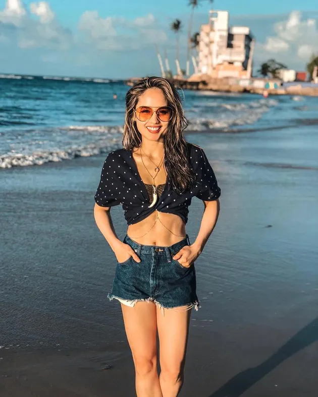 Cinta Laura Abs