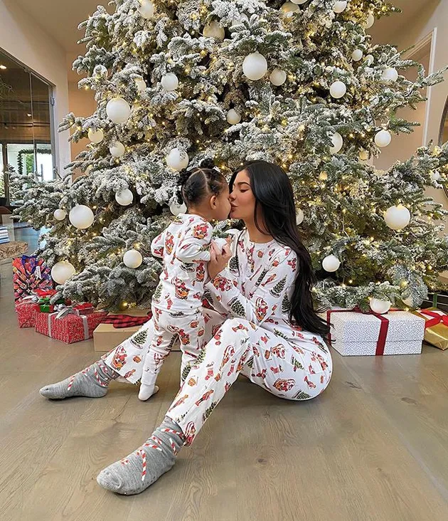 Kylie Jenner - Stormi Webster