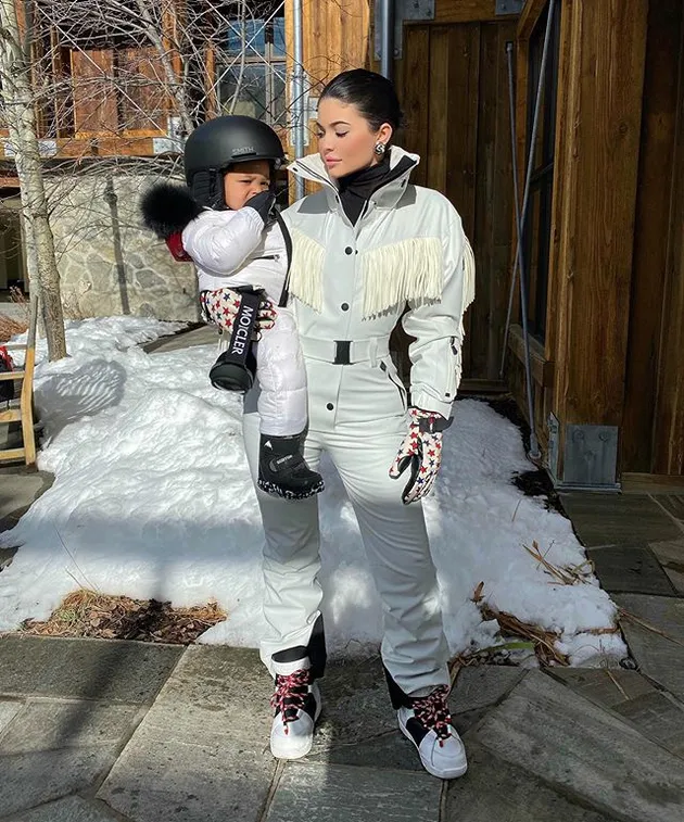 Kylie Jenner - Stormi Webster