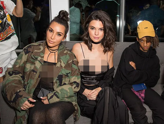 Kim Kardashian Pamer Lingerie