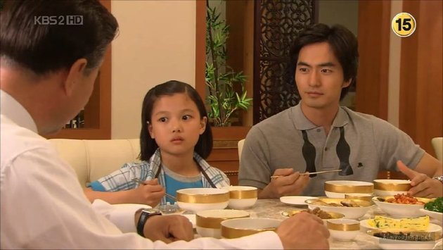 Photos of Kim Yoo Jung and Lee Jin Wook as Father and Daughter in the 2008 Drama, Their Faces are Said to Have Not Changed
