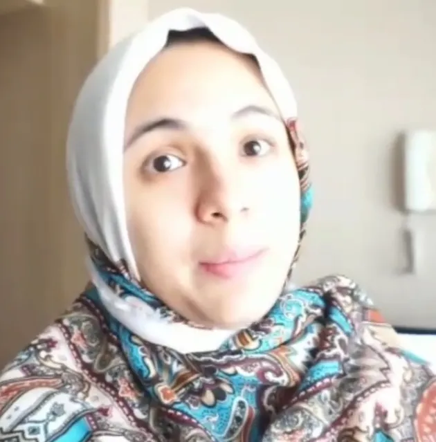 Nycta Gina berhijab
