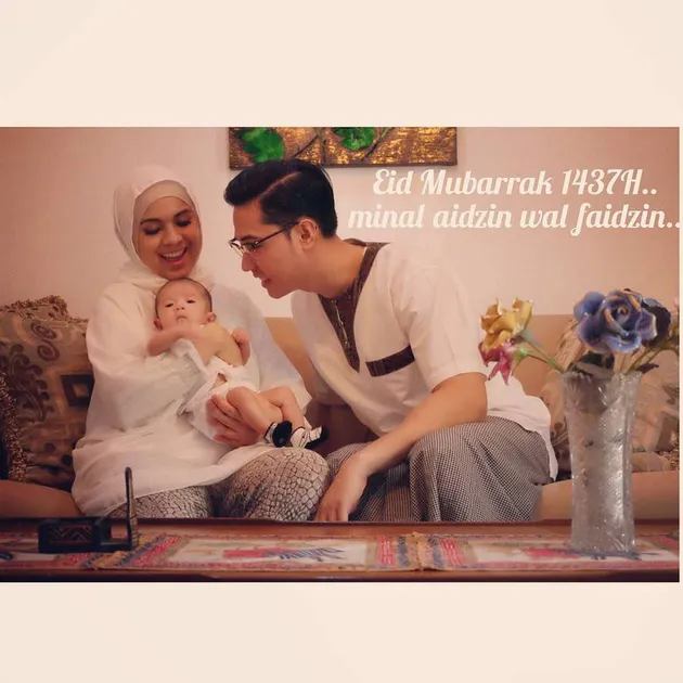 Nycta Gina berhijab
