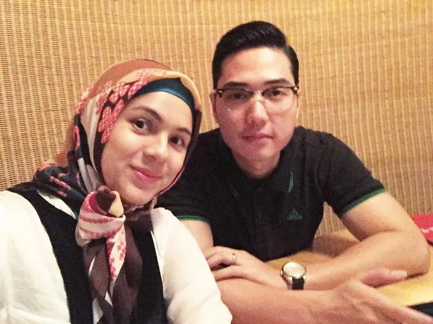 Nycta Gina berhijab