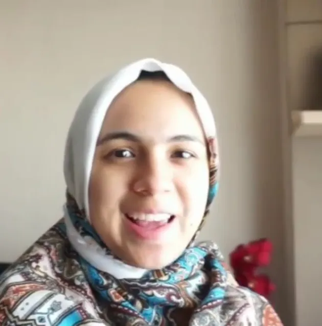 Nycta Gina berhijab