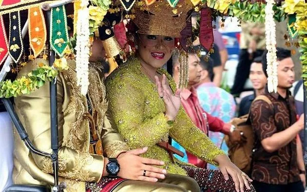 Kahiyang Ayu &amp; Bobby Nasution - Jokowi