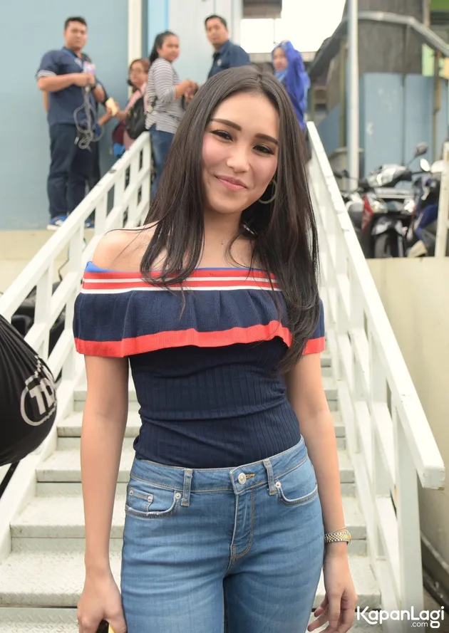 Ayu Ting Ting - Shahrukh Khan