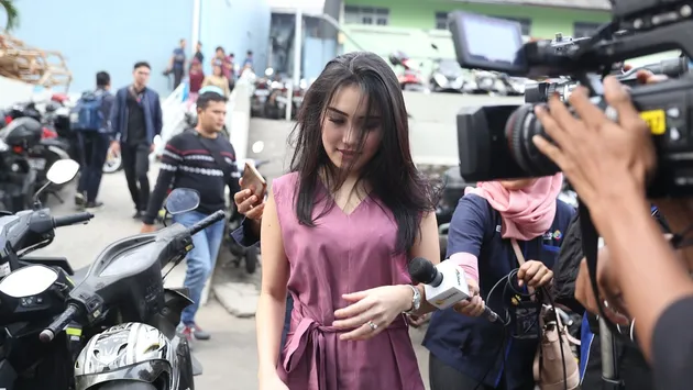 Ayu Ting Ting - Zaskia Gotik