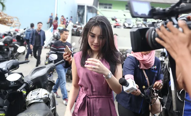 Ayu Ting Ting - Zaskia Gotik