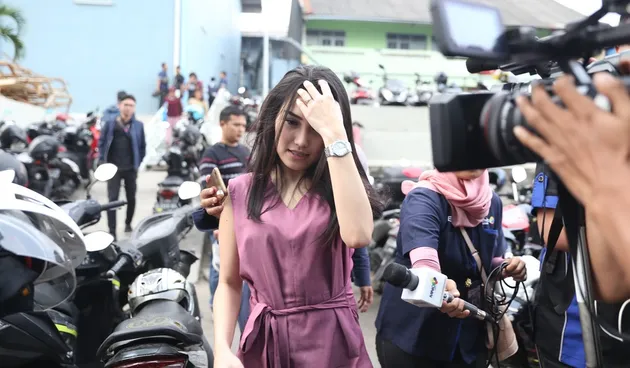 Ayu Ting Ting - Zaskia Gotik