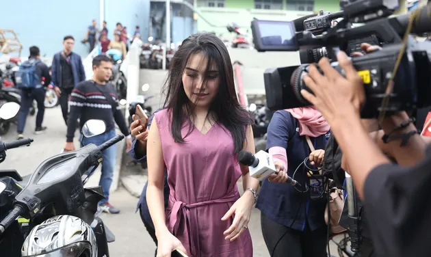 Ayu Ting Ting - Zaskia Gotik
