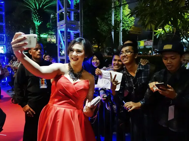 Red Carpet Premiere AADC 2