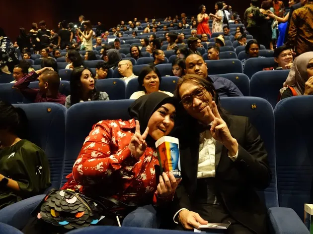 Red Carpet Premiere AADC 2