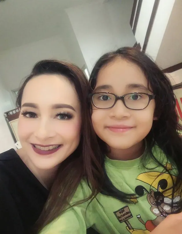 Dewi Rezer Cerai