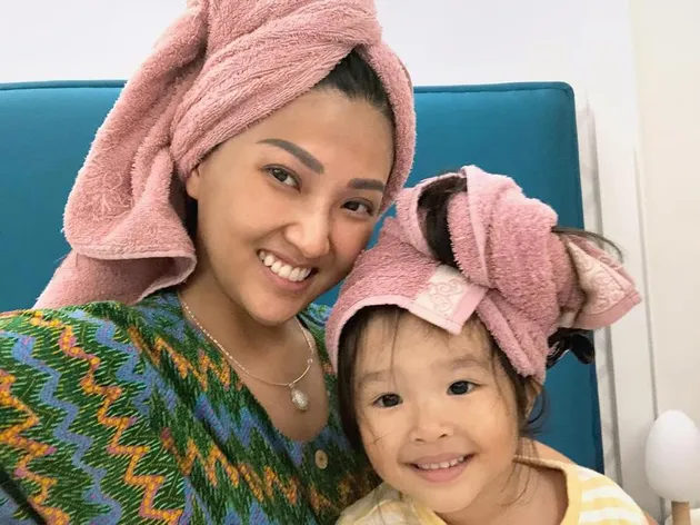 Sarwendah - Thalia Onsu