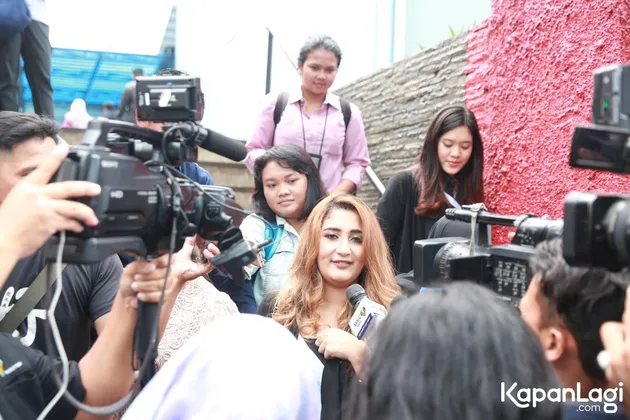 Tania Nadira dan Tommy Kurniawan cerai