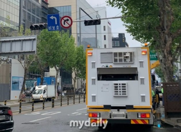 Photo of Transformer Condition on the Roadside After Being Hit and Run by Actress Kim Sae Ron, Causing Traffic Lights to be Out for Hours