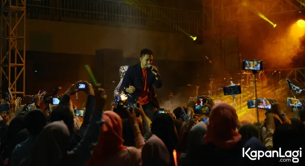 Lyla saat menggelar konser bertajuk Decadance di Oso Sports Center, Grand Wisata Tambun, Tambun, Bekasi pada Sabtu (13/8).