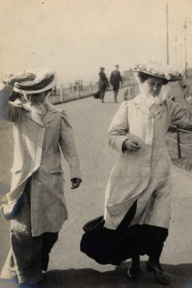 Gaya Pakaian di Pantai Tahun 1900an
