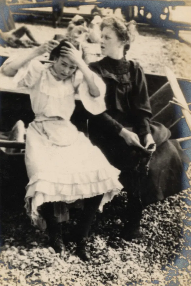 Gaya Pakaian di Pantai Tahun 1900an