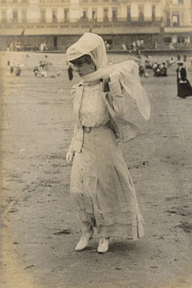 Gaya Pakaian di Pantai Tahun 1900an