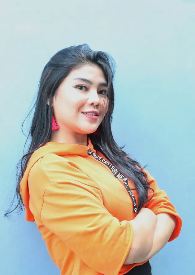 Dewi Perssik - Rosa Meldianti