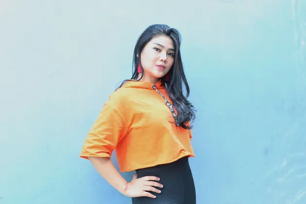 Dewi Perssik - Rosa Meldianti