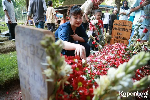 Nafa Urbach Kunjungi Makan Jupe