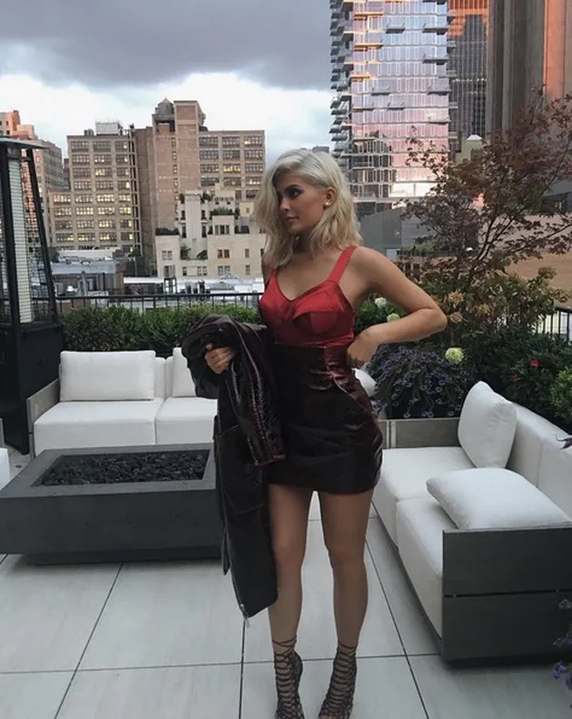 Rambut Putih Kylie Jenner