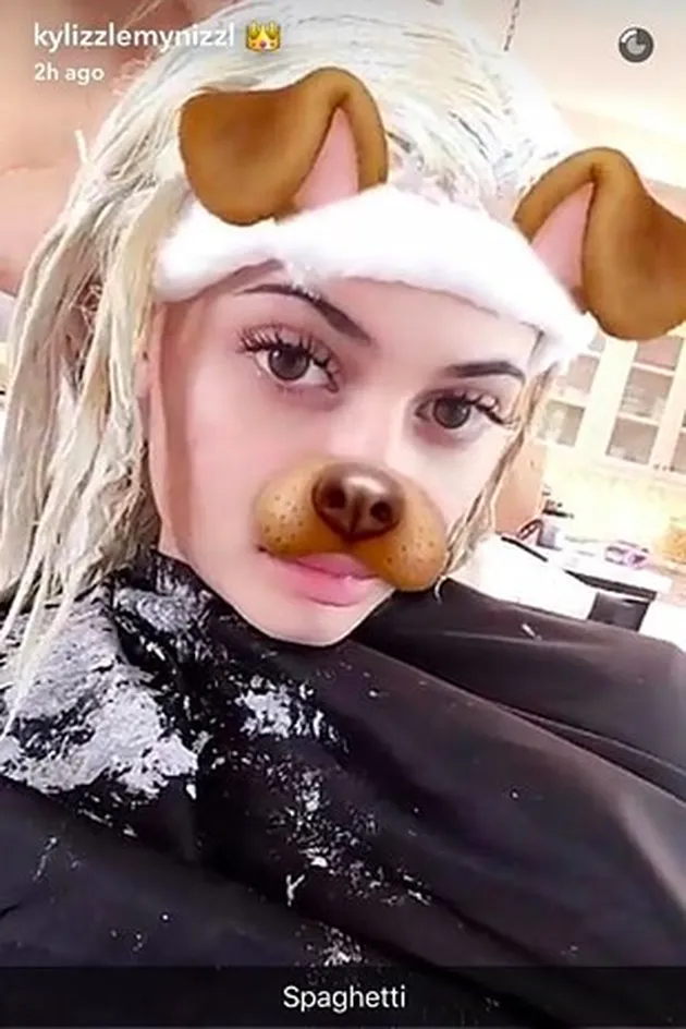 Rambut Putih Kylie Jenner