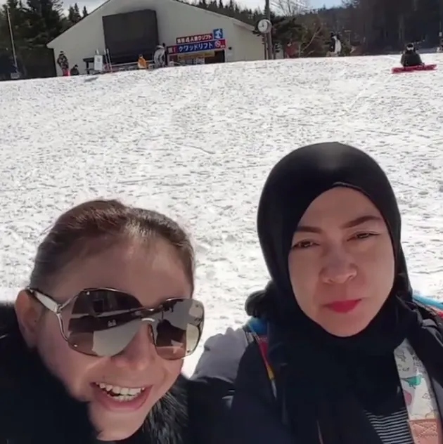 Melly Goeslaw &amp; Rossa ke Jepang